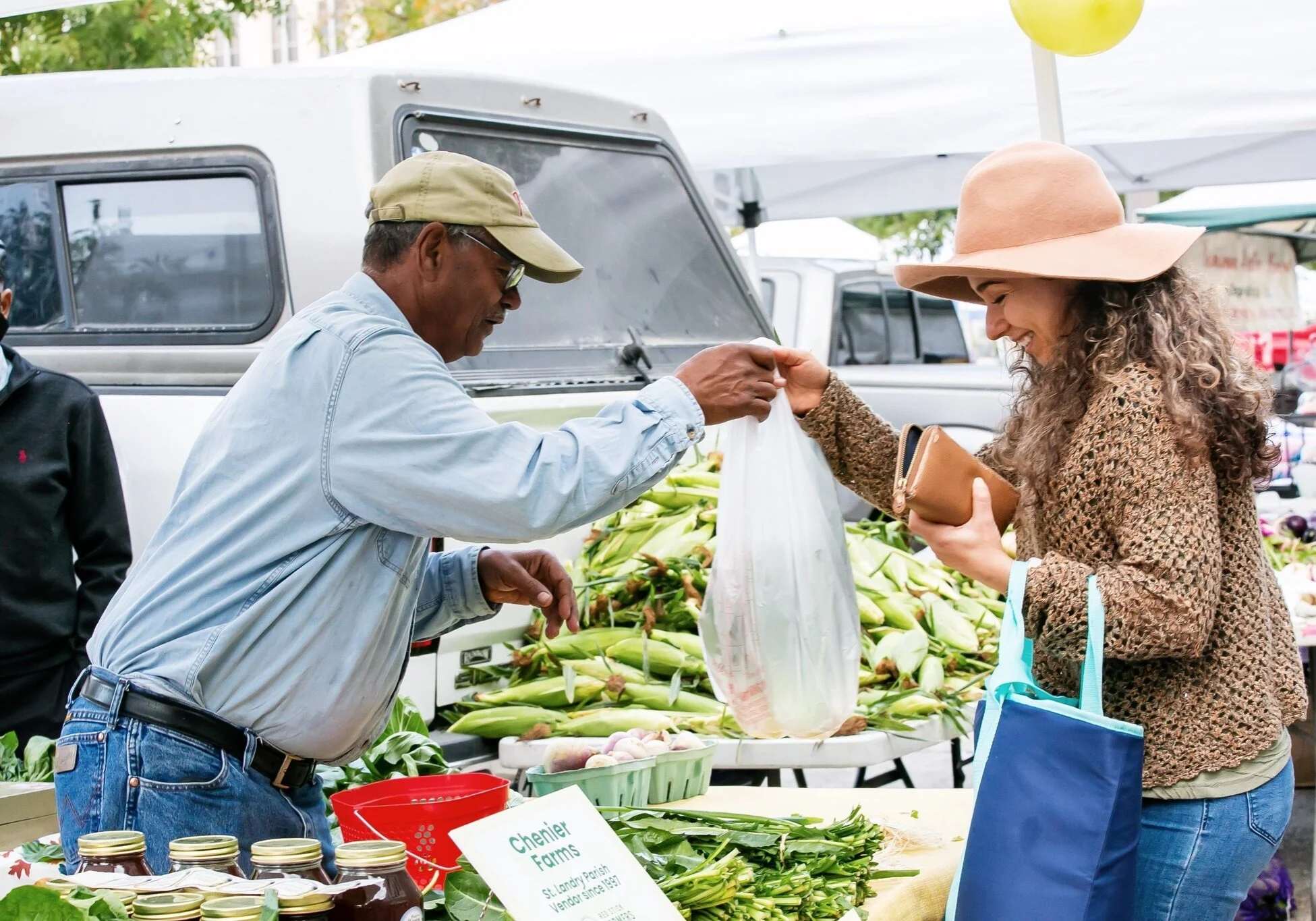 Red Stick Farmer's Market JOP_6135.CR2
2021 © Jenn Ocken Photography
www.JennOckenPhotography.com Processed with VSCO with s2 preset